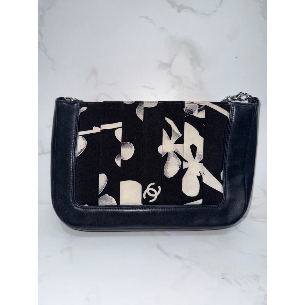 Chanel navy and White Leather and Fabric Shoulder Bag - Picture 4 of 7